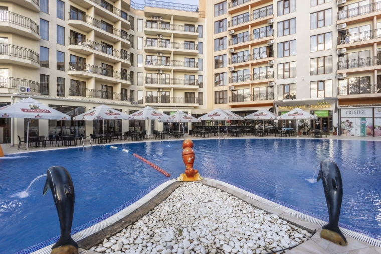 Бар у бассейна